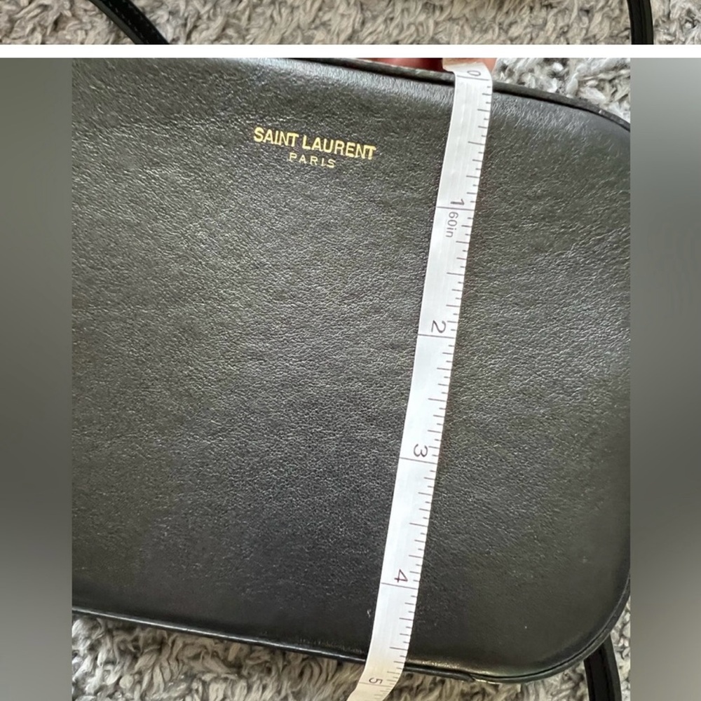 Saint Laurent Elegant Black Crossbody Bag - Picture 8 of 9
